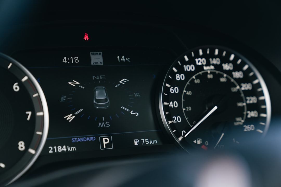 TPMS sensörleri ve gösterge paneli ile lastik basıncı izleme görsel